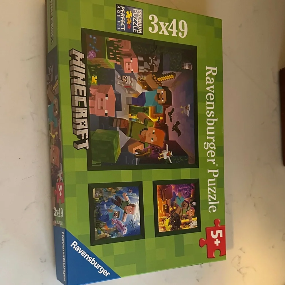 Ravensburger Minecraft Puzzle 3x49 - Green and Blue - Picture 1 of 1
